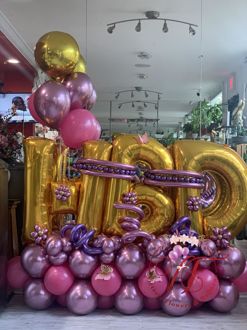Bouquet de globos 18 años 🎈✨ Sorprende con @confettidecoraciondefiestas .  📝Pide información sin compromiso 🚚 Hacemos entregas a domicilio  📲640806337
